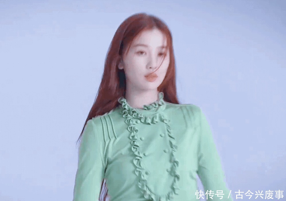 完美|适合秋季的“衬衫搭半裙”，时尚简约显知性，完美诠释优雅风情