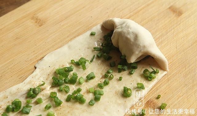 面团|葱油饼总是做不好试试这种做法,外酥内软,当早餐天天吃不腻