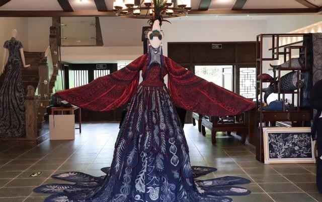 嗓门|贵州排莫村画娘:腰包鼓了,在家嗓门可大了