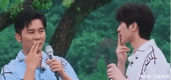 克制|他上《跑男》很克制!烟瘾犯了猛喝牛奶被看穿?最后只能无奈尬演