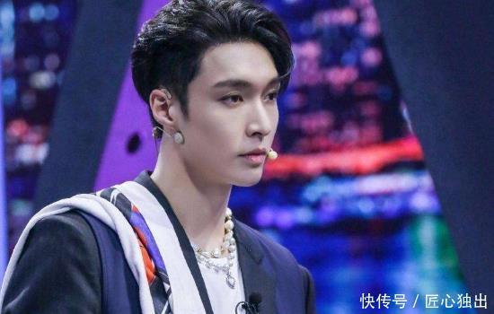 节目中|这就是街舞:张艺兴实力之外的圈粉细节,送的礼物太贴心