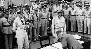 麦克阿瑟|麦克阿瑟统治日本7年，百般羞辱，临走却有百万日本人自发送行