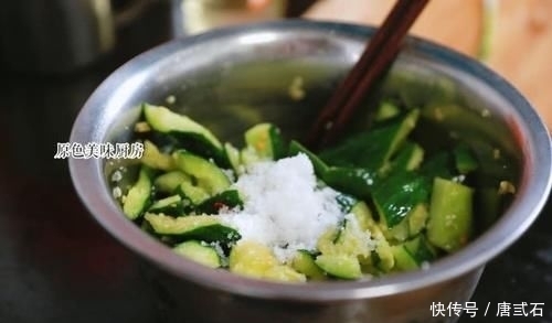  清凉|黄瓜准确的打开方式，清凉又爽口，第一步千万要注意