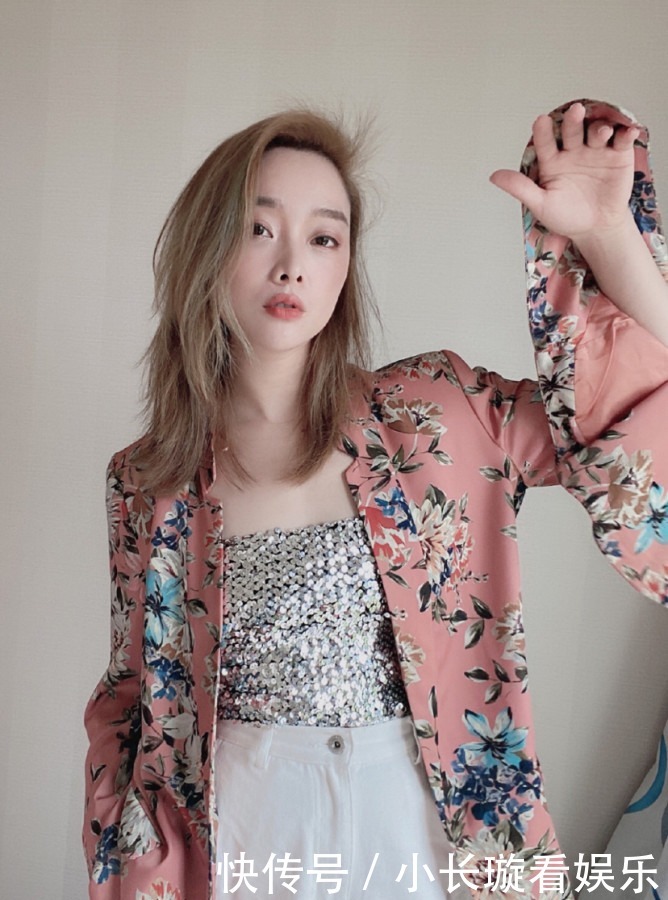 外套|美女影视明星刘玳彤花色外套时尚魅力写真