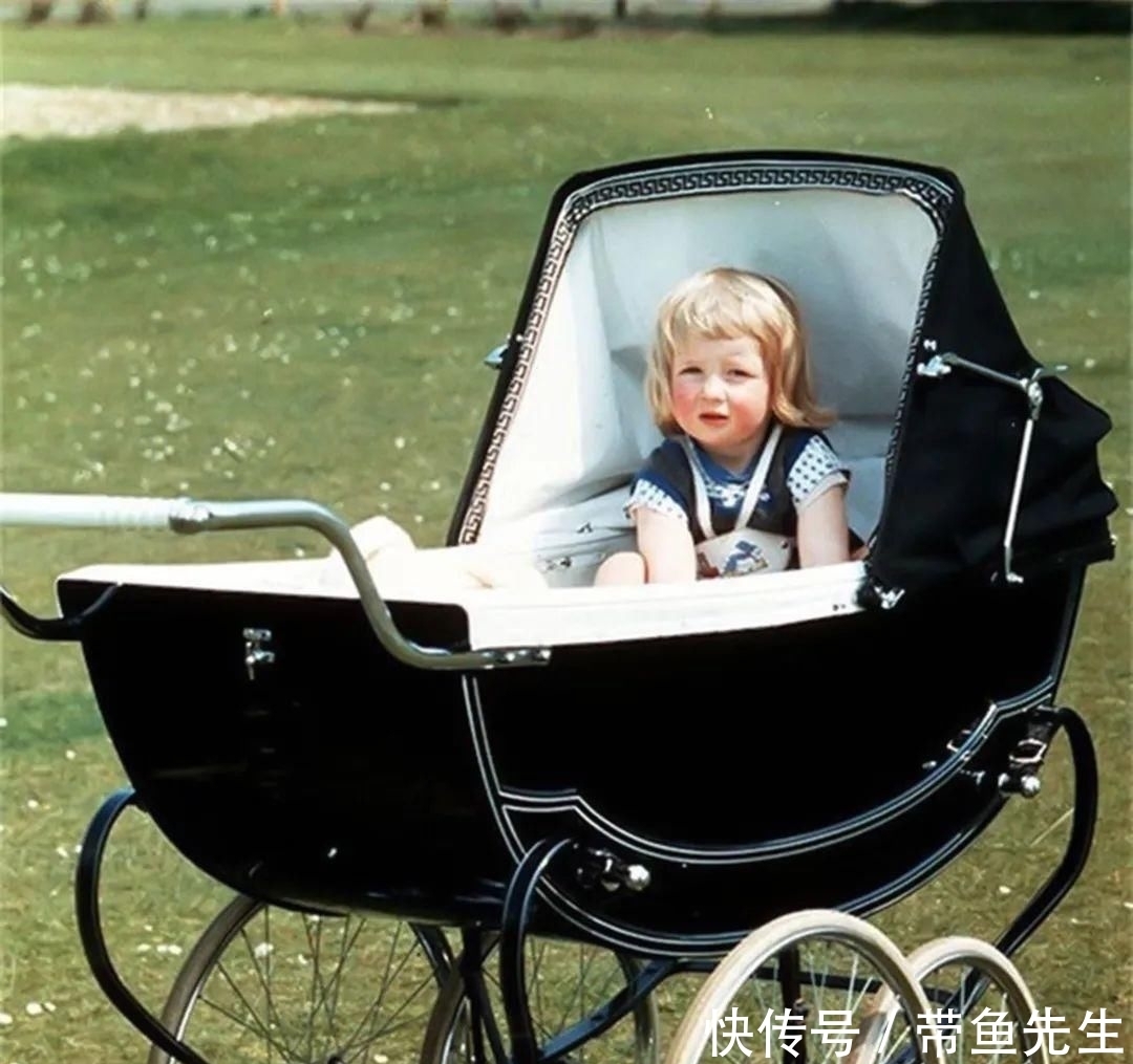 为伴|戴安娜6岁父母离异,她和弟弟相依为伴,周末见母亲是她最开心的