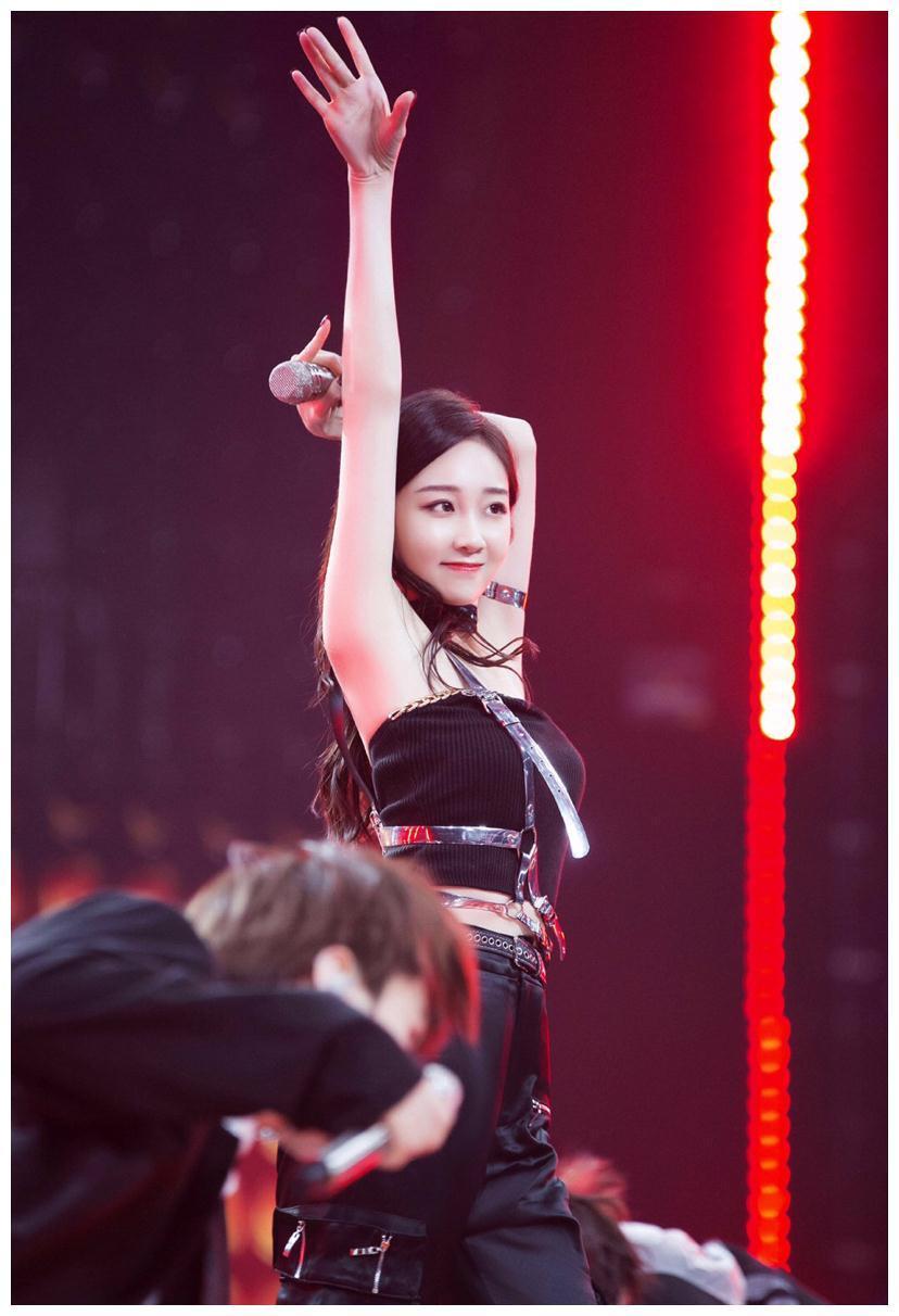 成功出道|李子璇从“小白兔”到“暗夜女神”的进阶,简直是神一般的蜕变!