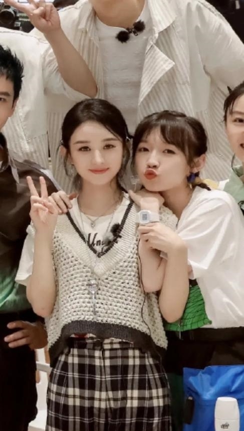 大厨|赵丽颖变身“新晋大厨”?本周五晚10点来《中餐厅4》找找答案