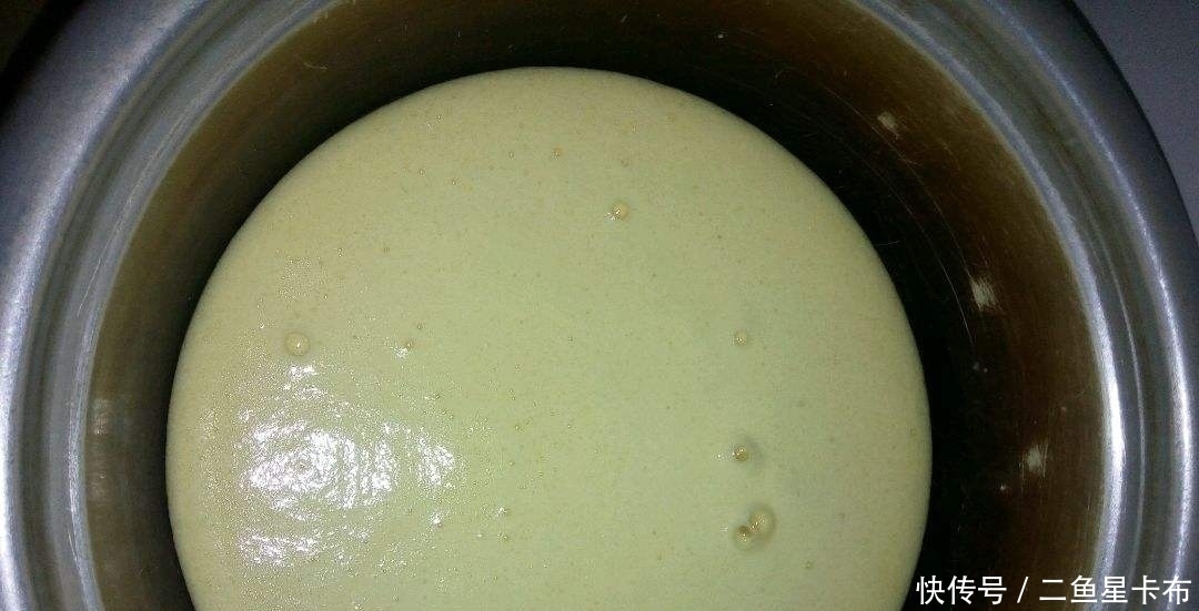 一看|5个鸡蛋、1碗面粉,不要烤箱也能做蛋糕,一看就会,适合初学者