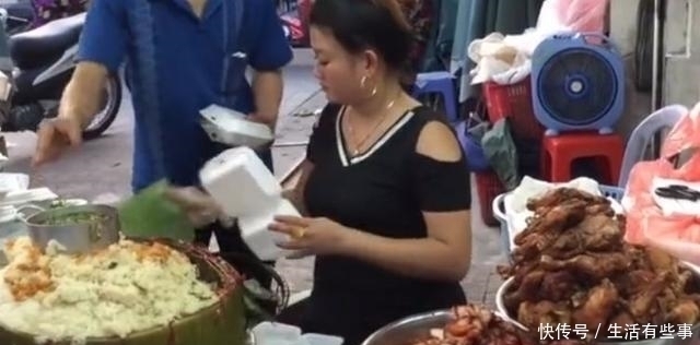 老板|女子街头巧卖米饭30元一份每天100份不够卖顾客好吃