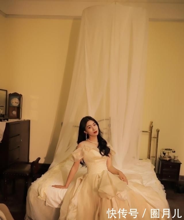  初夏|初夏最美女神系穿搭，清纯色系穿出时髦感，女人味爆棚