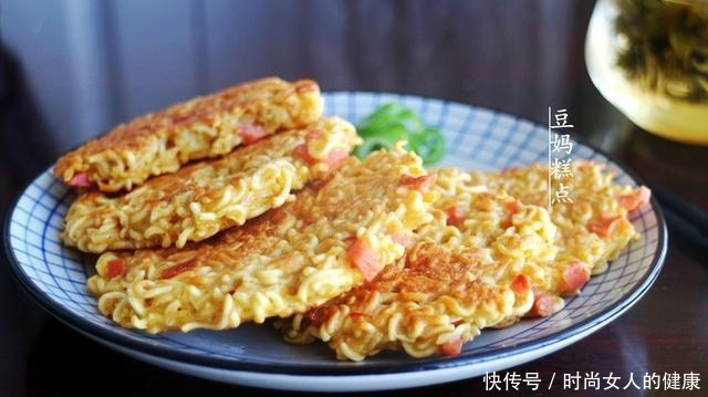 吃法|何炅老师分享的,方便面新吃法,简单好吃,给家人换换口味