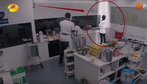 墨迹|赵丽颖嫌大厨墨迹,生气回房间,小声嘟囔却被录下来真不敢相信