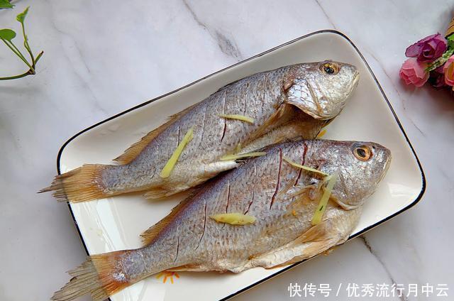 汤汁|小黄鱼这样做最下饭,麻辣鲜香,鲜嫩入味,汤汁拌饭也能多吃两碗