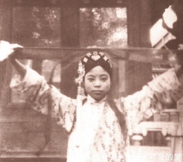 溥仪|拉车工人却娶上了末代皇帝溥仪的妃子,晚年道一生没白活