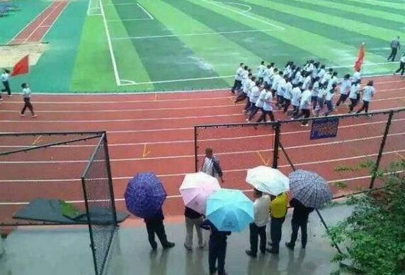 跑操|学生党跑操“最丢人”的3个瞬间,特别是第二,会享受全校的注目礼