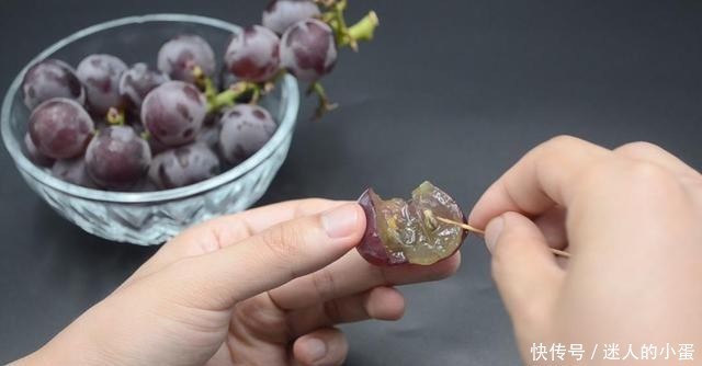  去皮|原来葡萄去皮去籽这么简单，只需一根牙签，轻松解决，方法太棒了