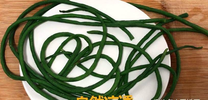 五花肉|豆角和五花肉超级好吃的新做法,下酒又下饭,一大盘子都吃光了