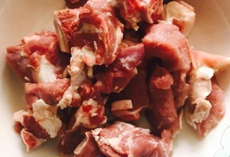 牢记|炖羊肉时,牢记“1不放2不要”,羊肉鲜嫩羊汤鲜美,无膻味更营养