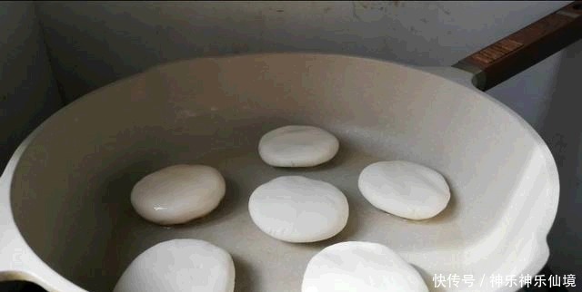 做法|人人见了都会流口水的红糖糍粑,做法简单,一次吃10个不会腻