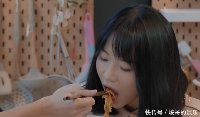  不愧|女1在男嘉宾前装可怜，耍心机“栽赃”钟钟不愧是绿茶鼻祖