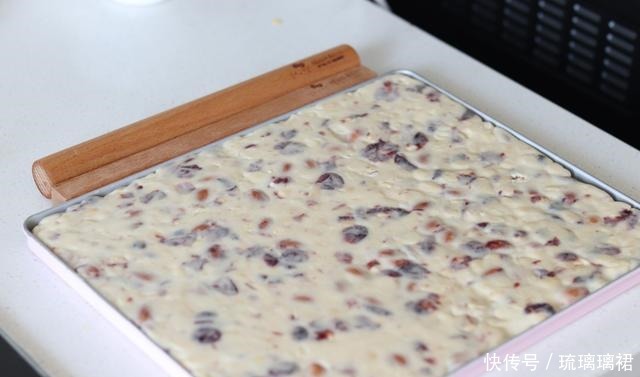 牛轧糖|自制年味糖果,料超足,吃腻了奶香牛轧糖,来试试这个口味吧