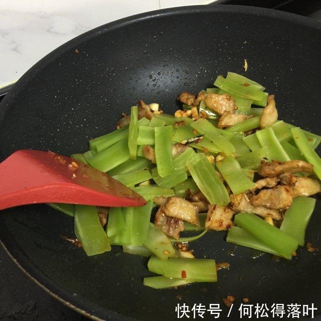 入味|五花肉炒莴笋，咸香入味，下饭极了