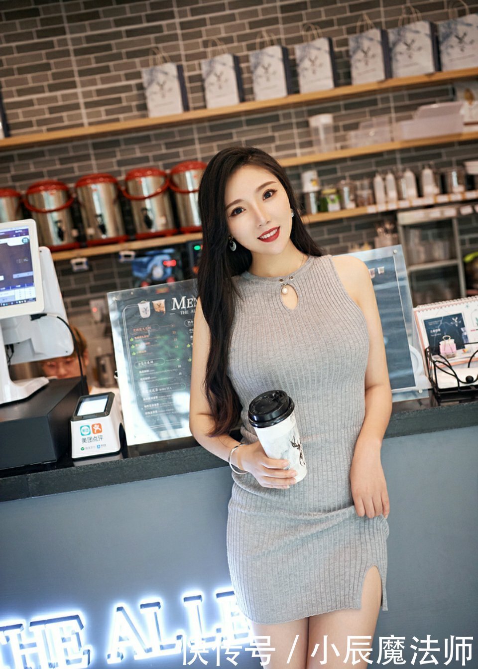 自我|小姐姐爱穿背心套装,少女活力满满,展现自我的性感气质!