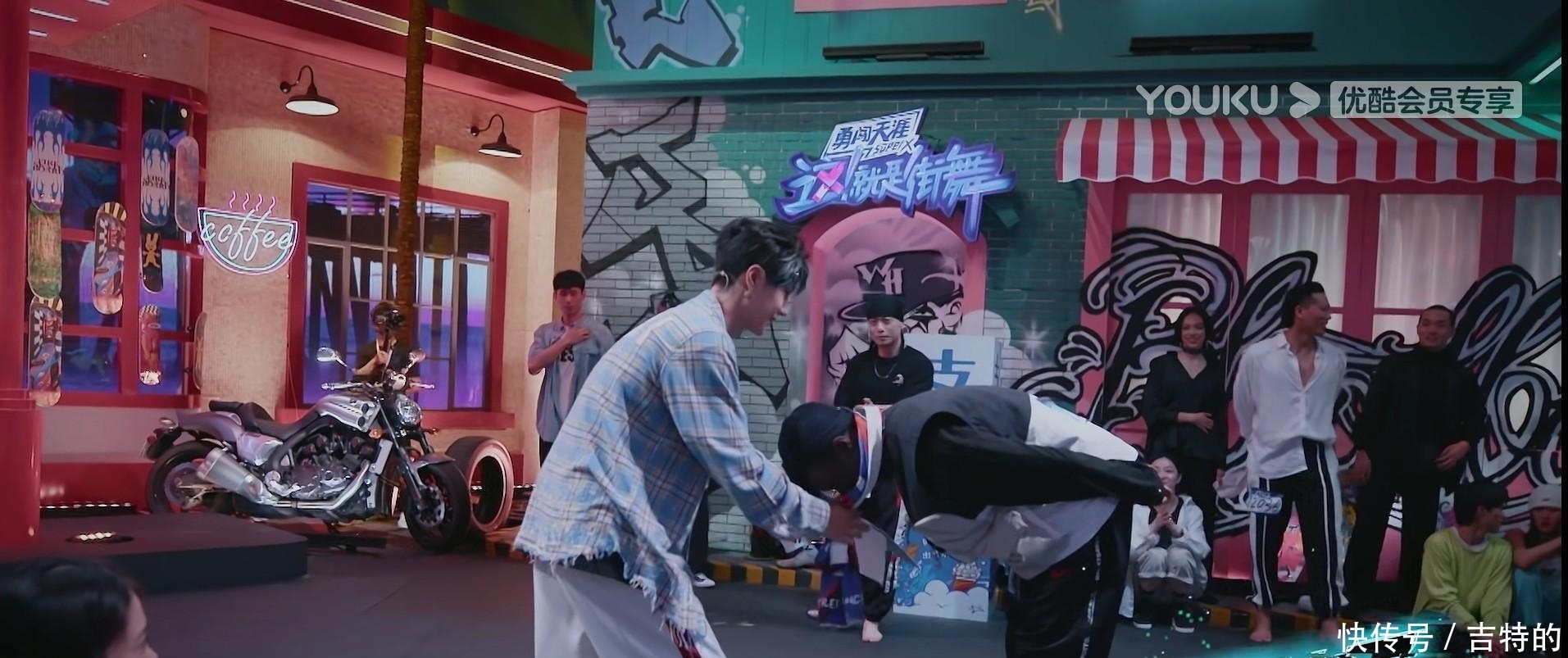  何展成|他拿了第一季《这就是街舞》何展成的剧本，而且还是Nikki的男友