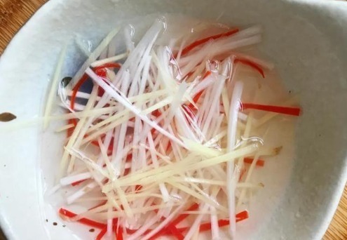 厨师长|清蒸鲈鱼时，放盐和料酒都不对？厨师长教你正确做法，太香了