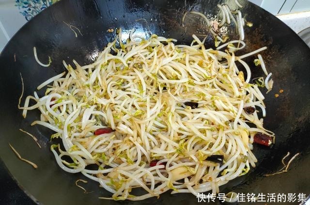 豆芽|炒豆芽最忌直接下锅,大厨教您一妙招,豆芽不出水、脆爽又入味