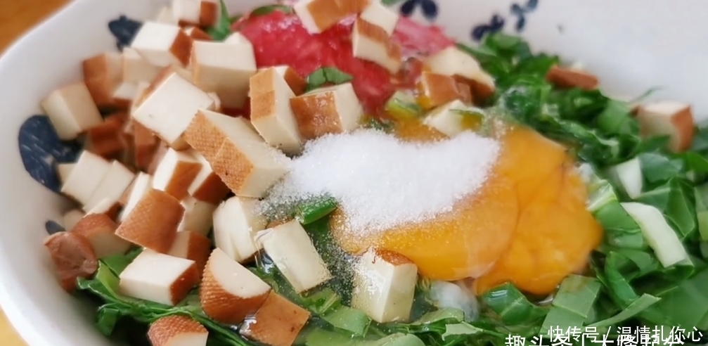 做法|吃了30年西红柿,最近学会一种做法,不炒不凉拌,一次做6个真香