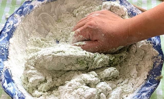 冷水|艾叶糍粑你做对了吗?别用冷水还是热水和粉都分不清哟
