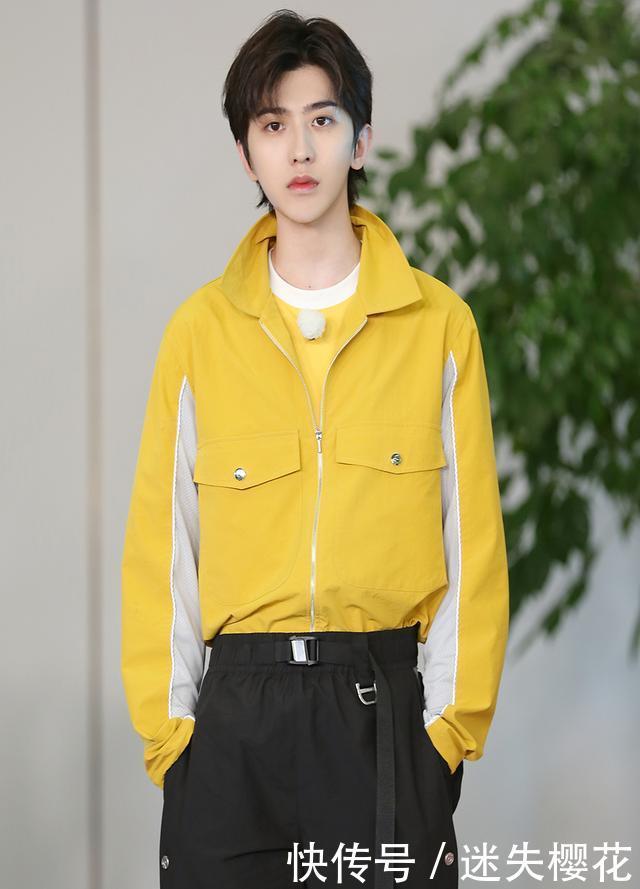  蔡徐坤|蔡徐坤这期跑男太惨了，人没被少框，单也没少买，鞋垫还被偷走了