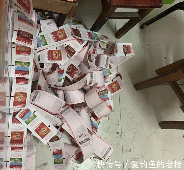 人无语|福彩双色球082期开奖结果，二等奖320注，中奖金额让人无语