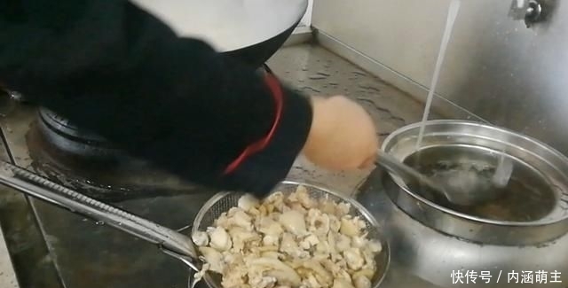 烧鸡|淮扬菜大厨改良员工餐将香菇烧鸡这么做,鲜香微辣,开胃下饭