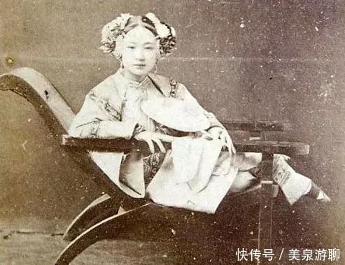 清朝|清朝除了裹脚,后宫女子穿什么鞋子,和电视剧中完全不一样