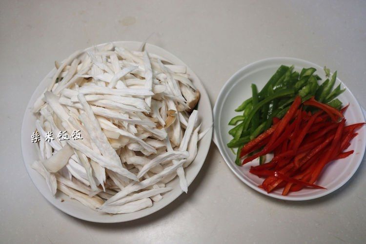 多汁|这三样一起炒,又鲜又脆,吃一口鲜嫩多汁,比肉嚼起来更香
