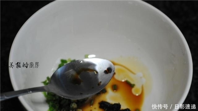 秋天|馄饨汤这么调,简单好味道,几种调料,开水一冲,比骨头汤还鲜!