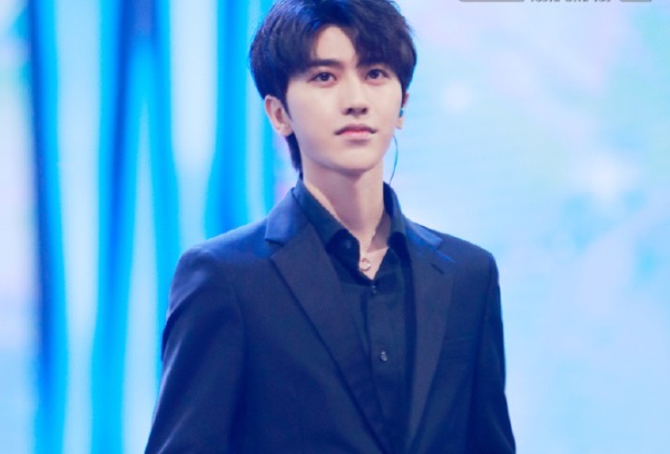  出道|活跃粉丝数量排名前五的明星艺人，蔡徐坤垫底，周杰伦第二