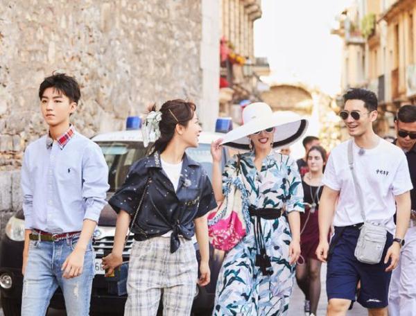 版面|《中餐厅》登上《中国日报》,霸占一半版面,封面却只有一位成员