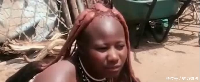 非洲人|实拍非洲原始部落妇女做饭,看了眼前这场景,网友:这谁敢吃