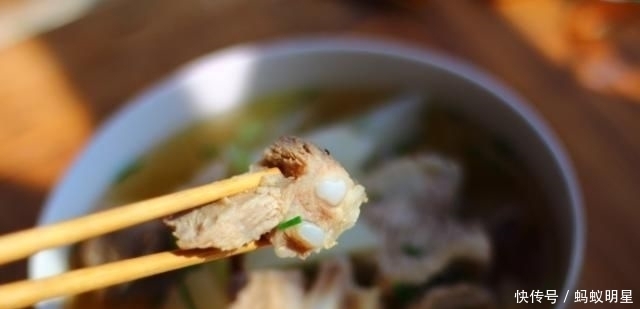  家人|寒冷天炖一锅排骨萝卜汤，做法简单，味道鲜美，家人喝了开胃顺气