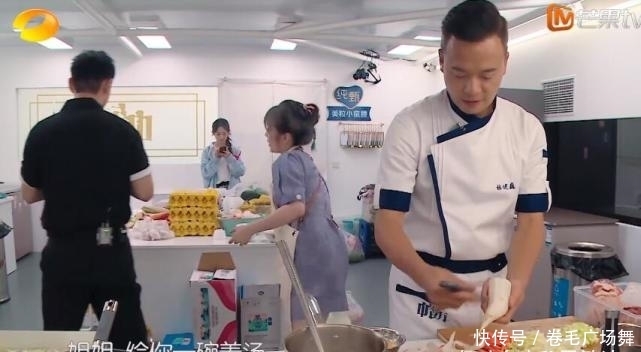 赵丽颖|赵丽颖睡不着喝中药,晚上怕冷睡前还戴帽子,不帮忙洗碗起的最晚