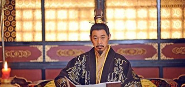 皇帝|皇帝偷偷在宰相衣服上烧个洞,过一年发现洞还在,下令打开国库