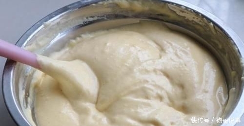  味道|极简版蒸糕，4个鸡蛋1把面粉，不用油上锅蒸，香甜软糯味道好