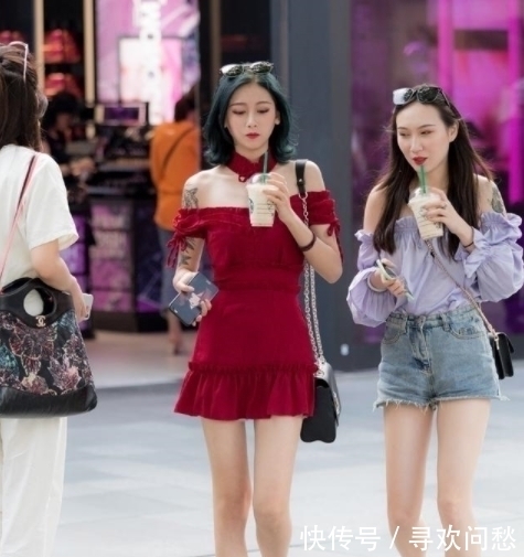 显眼|街拍美图:气质优雅的小姐姐,总是会在人群中,特别的显眼!