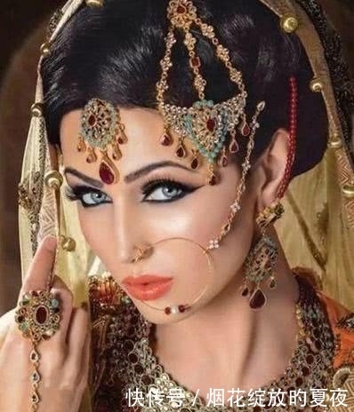 上前|去印度游玩,碰见戴鼻环、脚铃的女人,不要上前搭讪