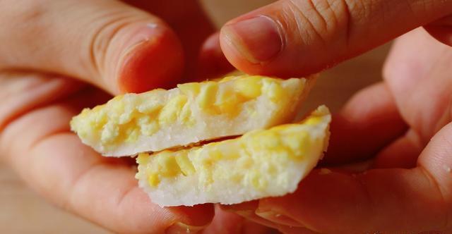 好吃|心心念念好久的绿豆糕，今天做了一大锅，上桌瞬间就扫光，真好吃