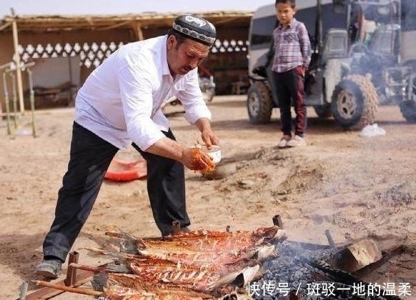 朋友|请几个朋友吃饭,只点了4串烧烤,最后还有剩下的!