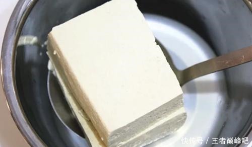 配方|豆腐做包子,试试这配方,表皮松软,鲜香味美,一口气吃三个!